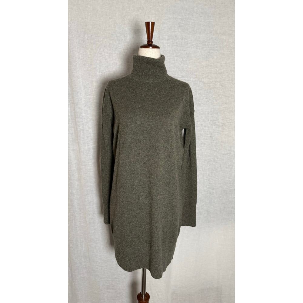 Women’s Everlane Green Cashmere Turtleneck 
Size XXS